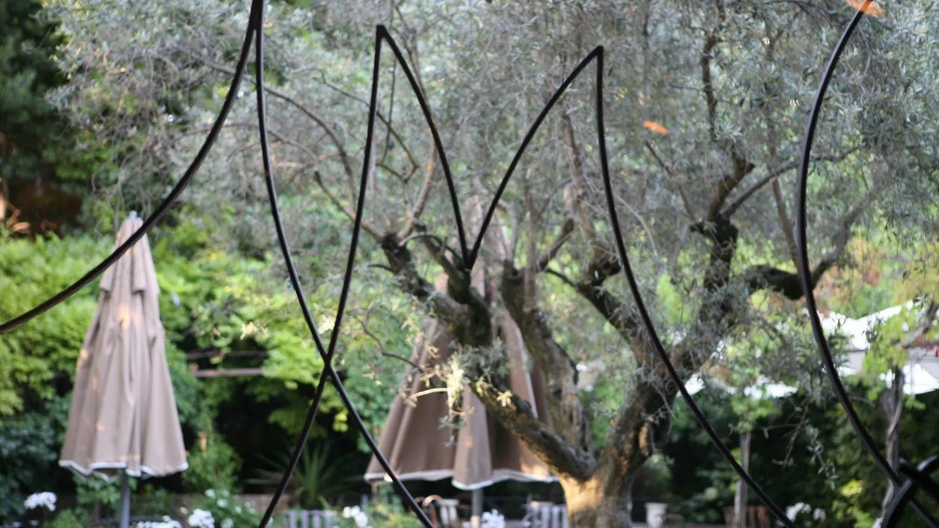 Le Moulin, Lourmarin, A Beaumier Hotel  لورمارين